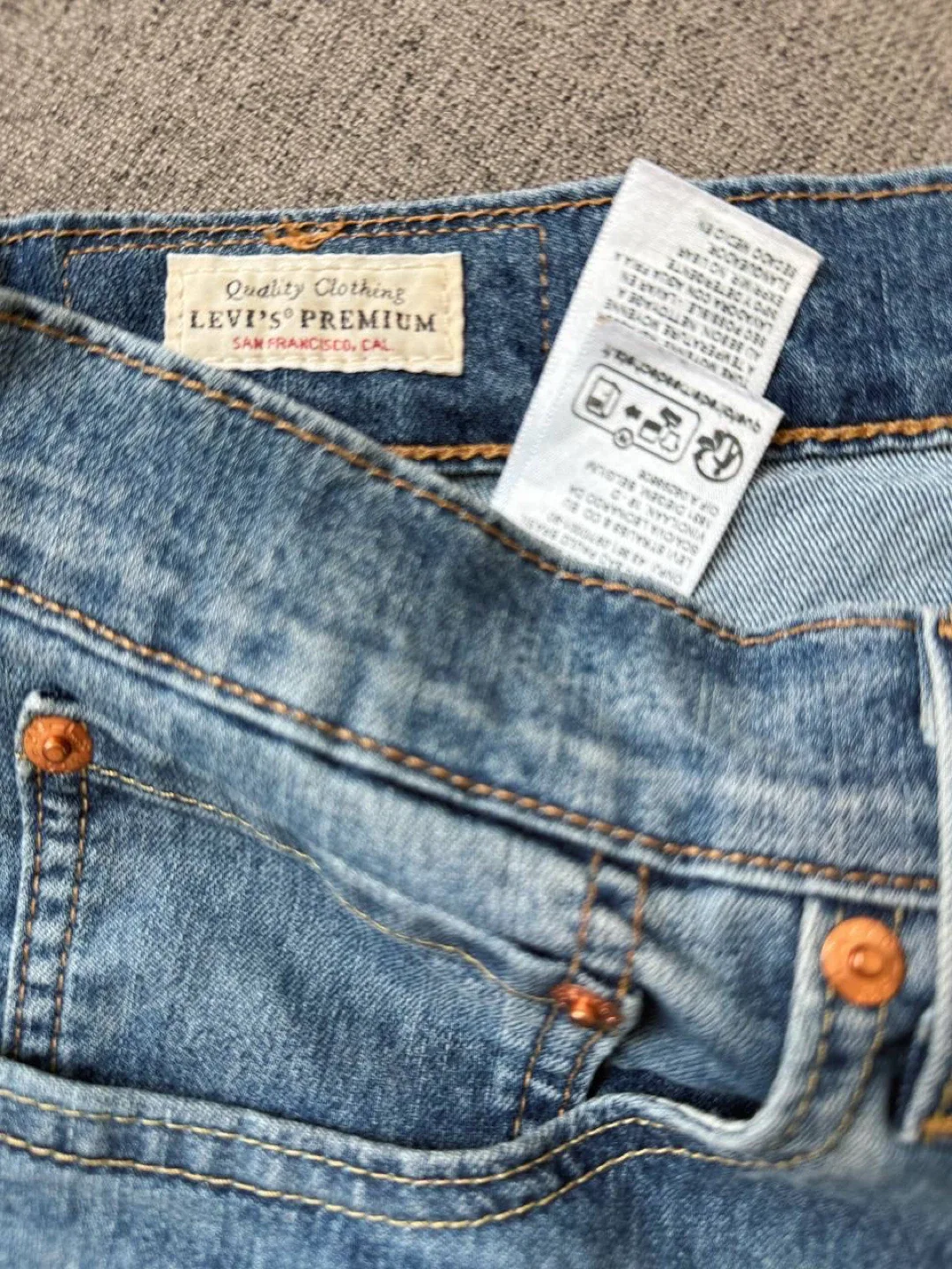 Levi's Premium Denim Shorts W31 L10 image indicator(2)