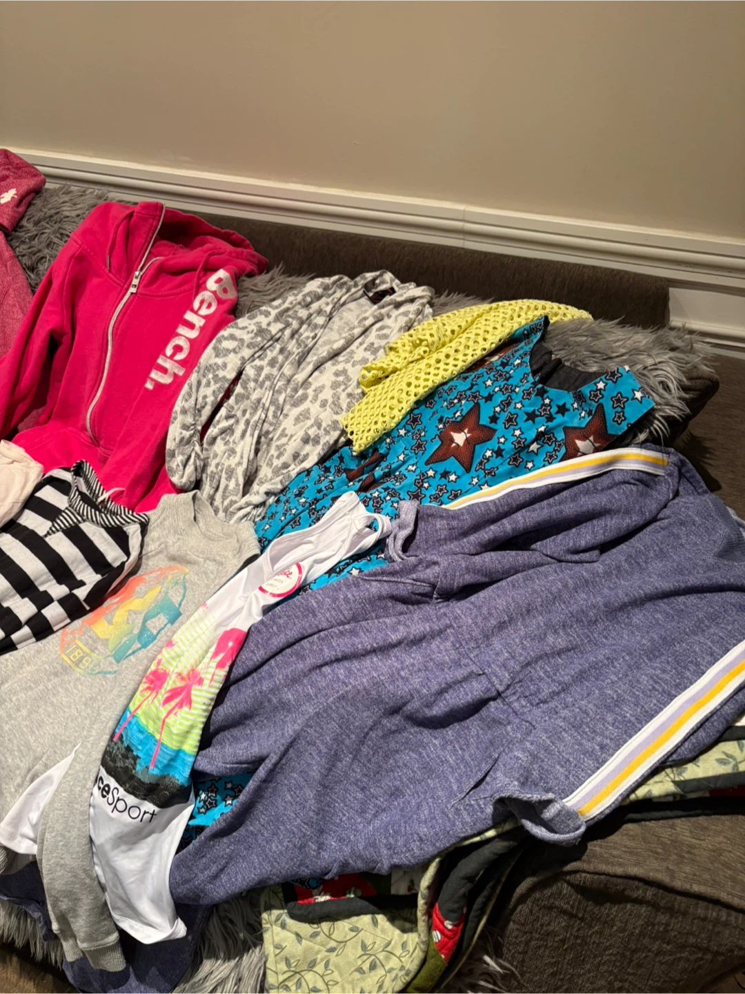 Mixed Clothing Lot - girls size 10-14-Bench, Roots, & More! - photo 4