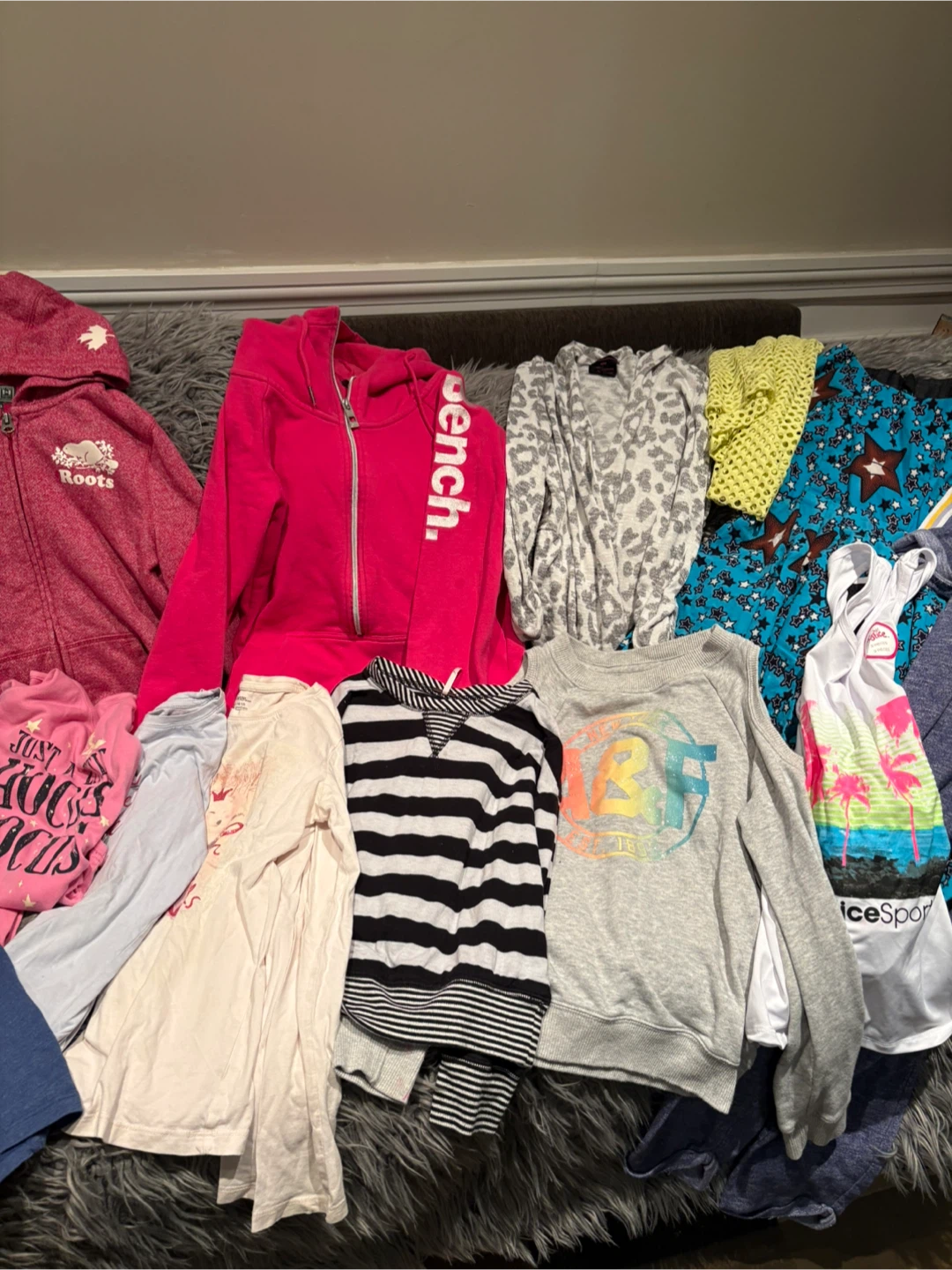 Mixed Clothing Lot - girls size 10-14-Bench, Roots, & More! - photo 3