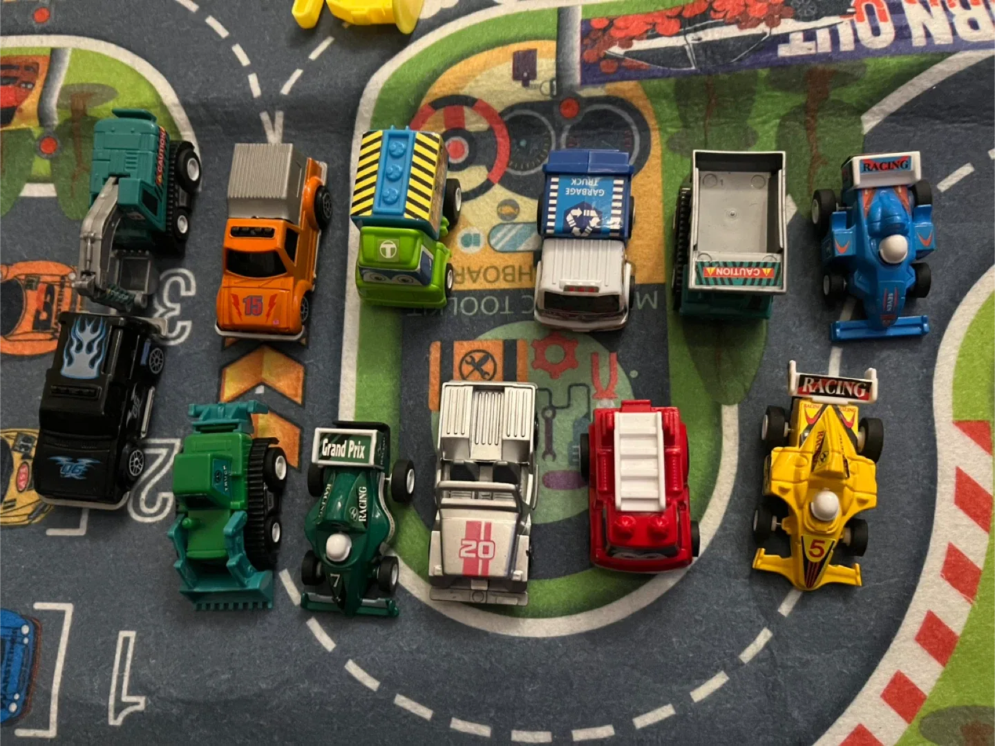 Kids Race Track Play Mat with Toy Cars image indicator(5)