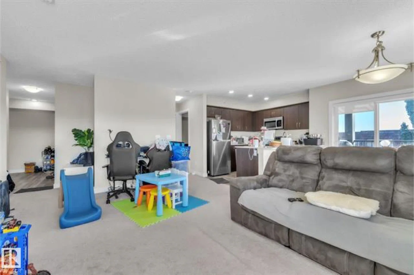 Family-Friendly 2 Bed • Daycare Next Door • $1800 • blue quill
