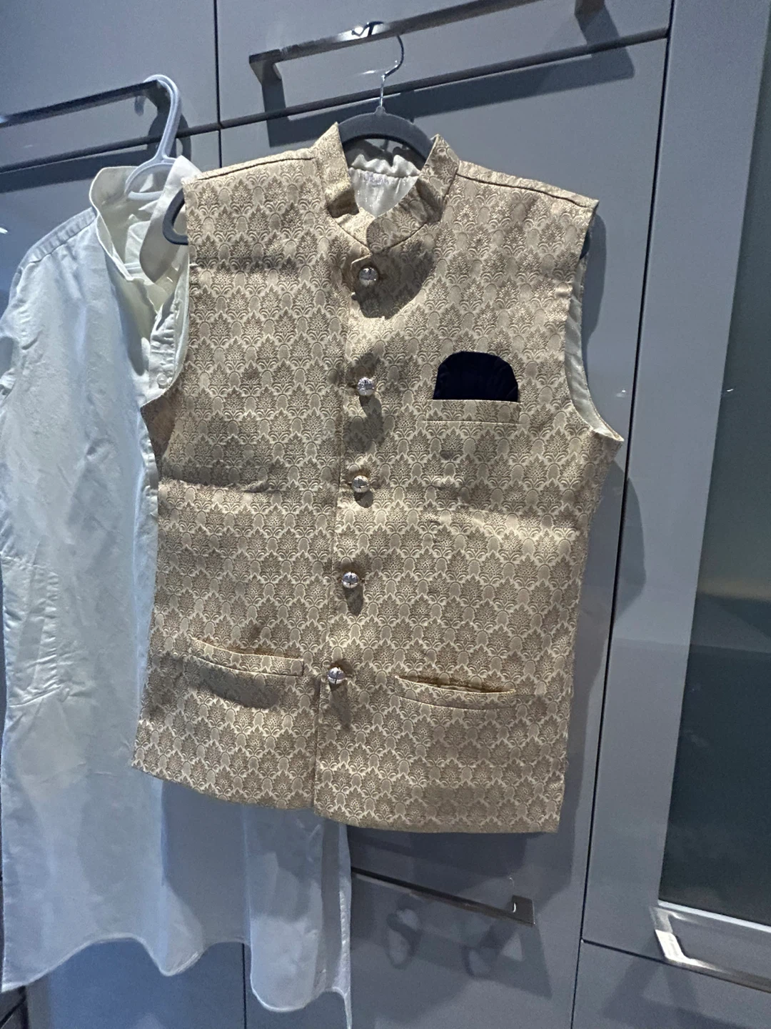 Men's Kurta with Gold Nehru Waistcoat - photo 2