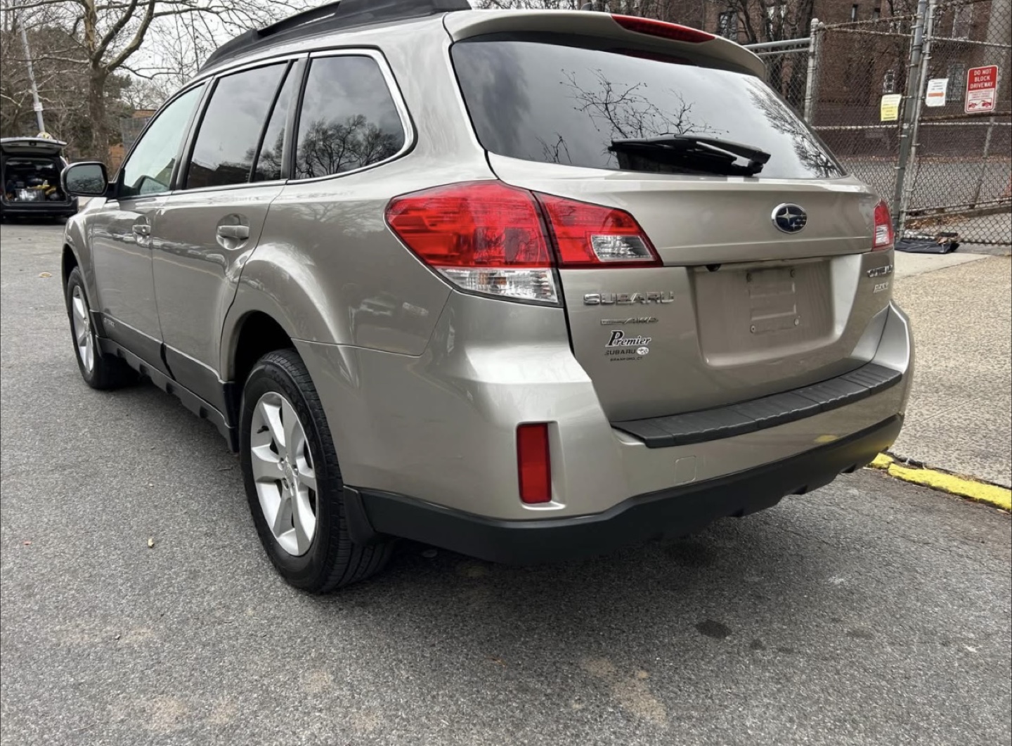 2015 Subaru Outback Premier SUV - photo 4