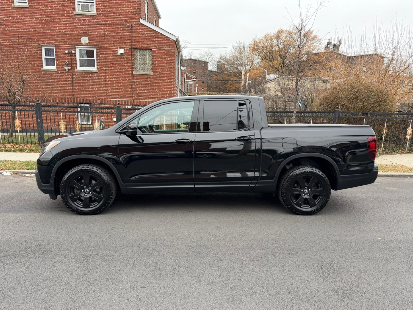 2017 Honda Ridgeline black edition pickup Truck - photo 4