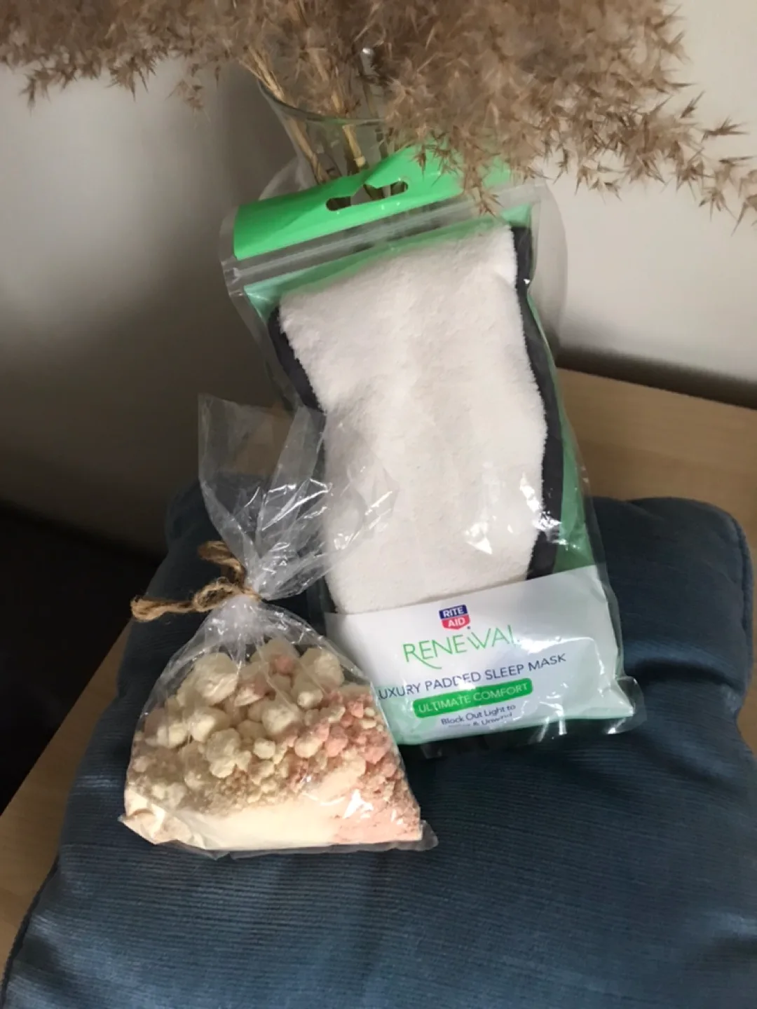 Luxury Padded Sleep Mask - Supersoft ✨FREE Bath Bomb Powder