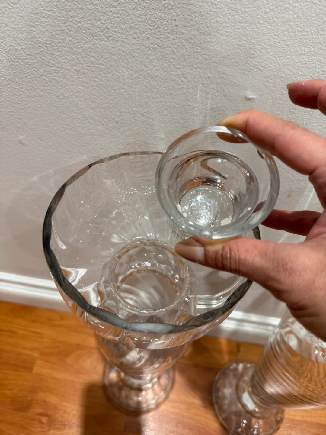 Pair of Clear Glass Vases image indicator(4)