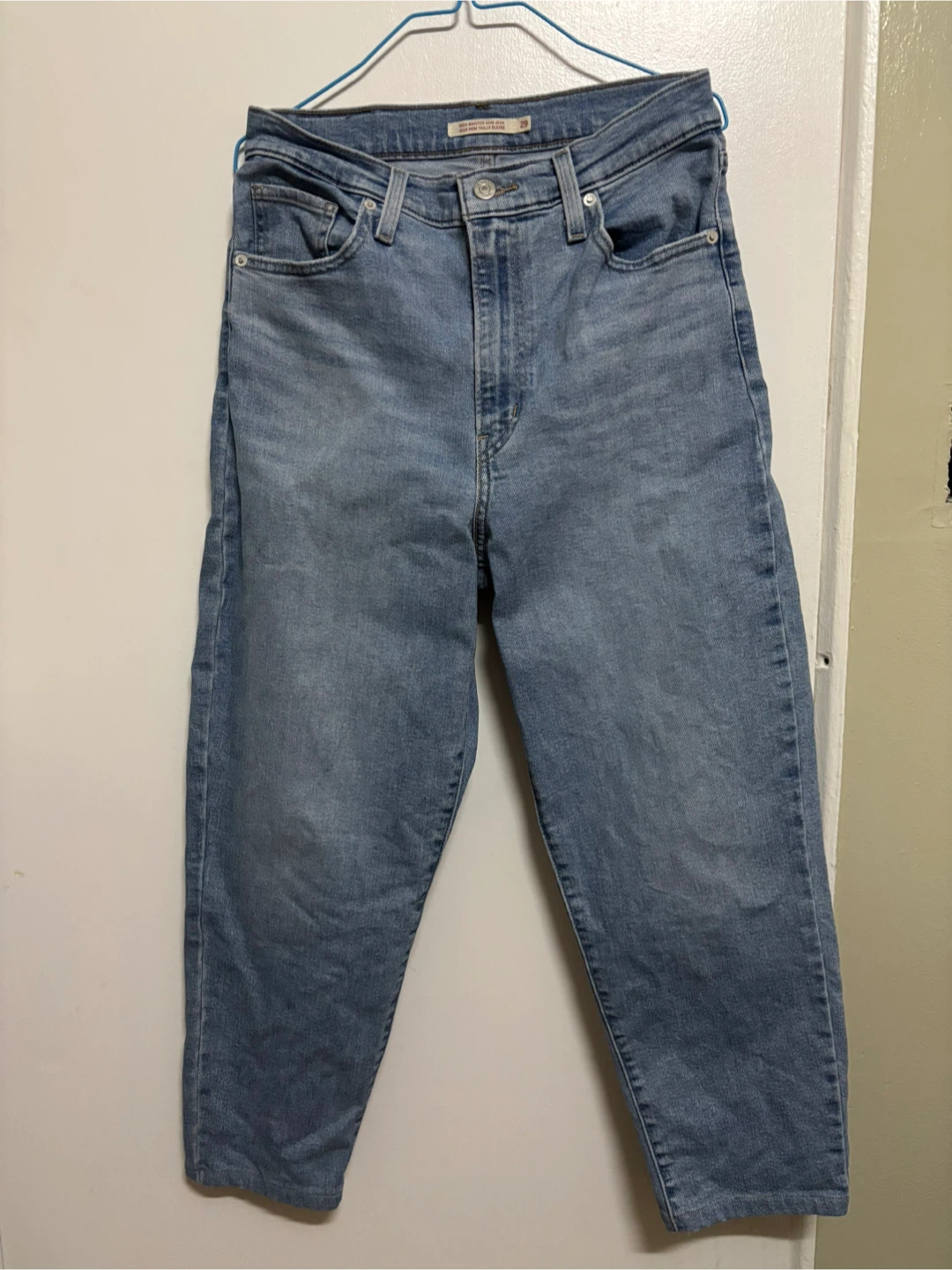 Levi's High Waisted Jeans - Size 29