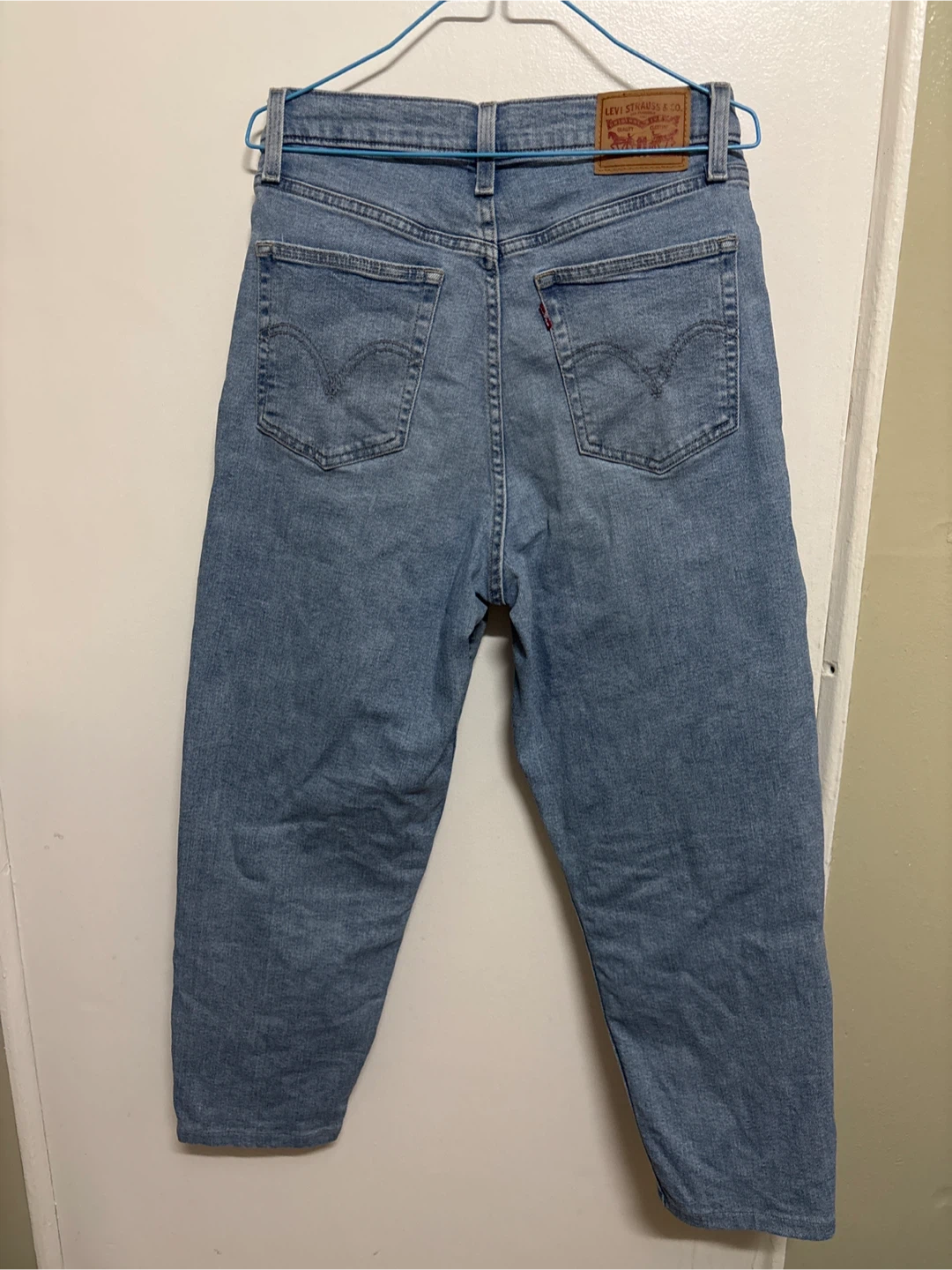 Levi's High Waisted Jeans - Size 29 - photo 2