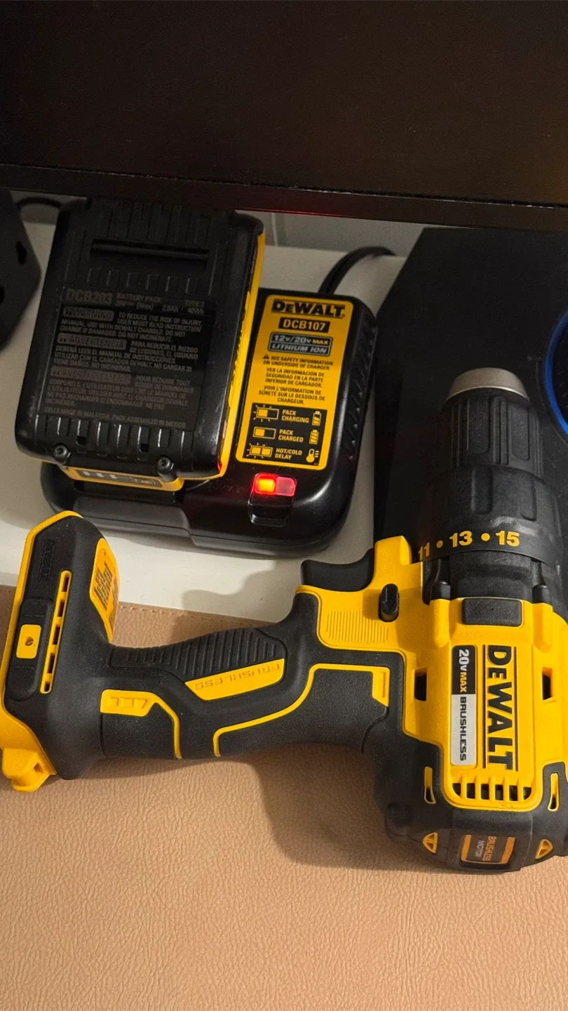 DeWalt 20V MAX Brushless Drill Kit