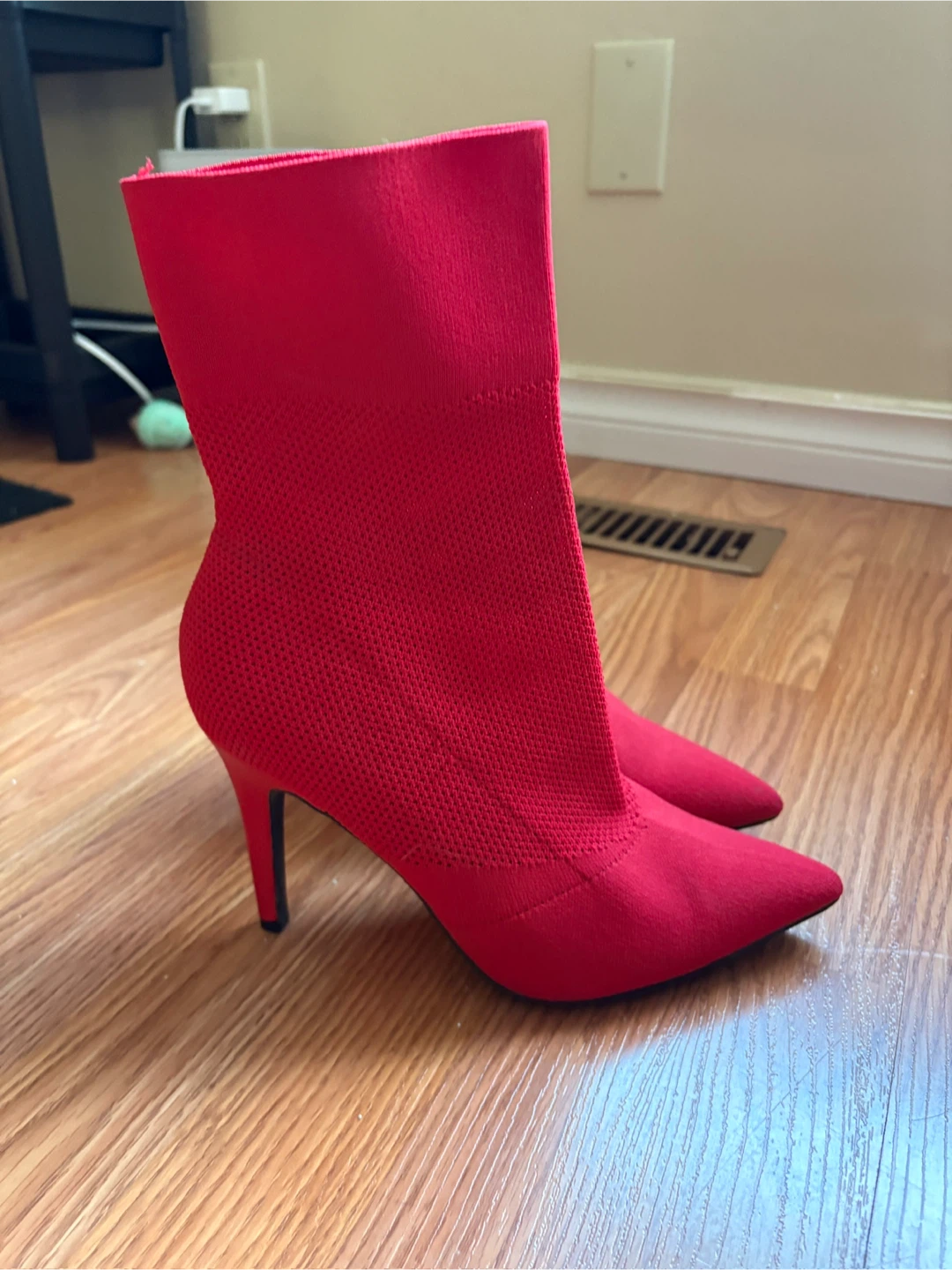 Red Pointed Toe Ankle Boots - photo 3