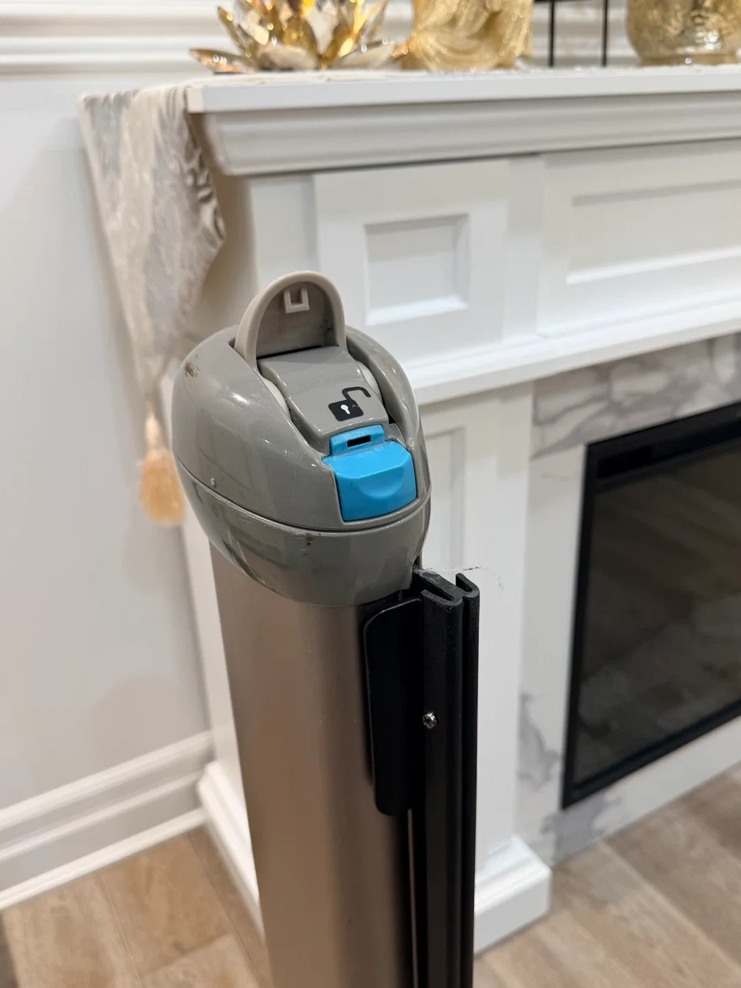 Summer Infant Retractable Walk Thru Baby Gate image indicator(6)