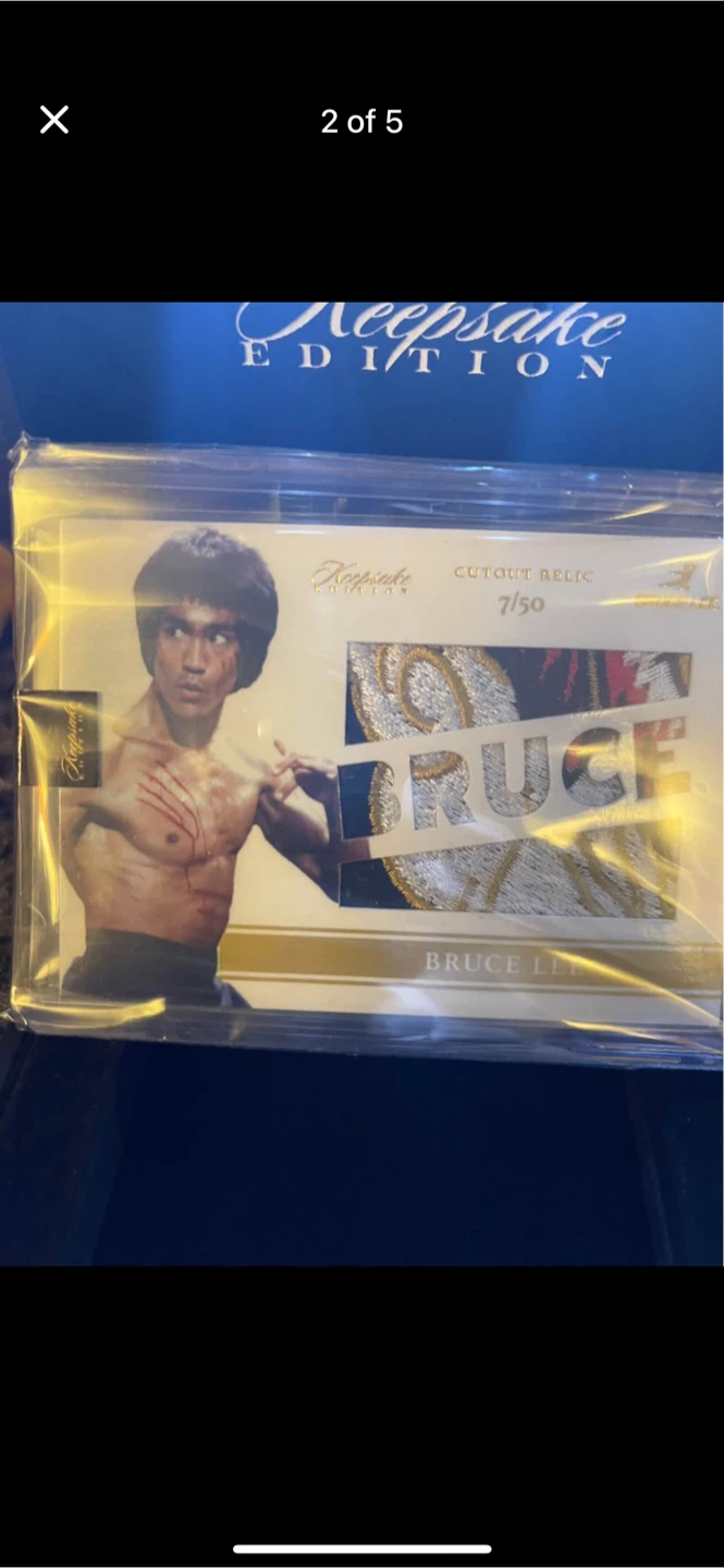 Bruce Lee Action Figure & Relic Card Lot - photo 2