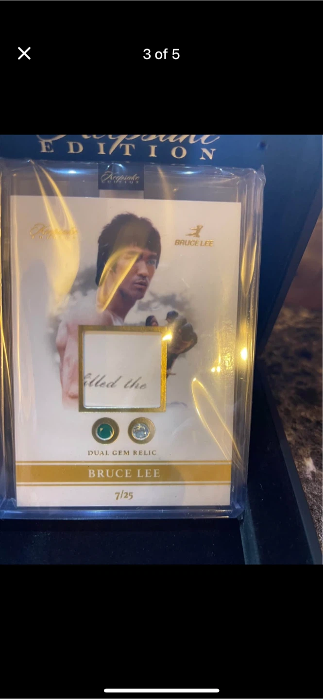 Bruce Lee Action Figure & Relic Card Lot - photo 3