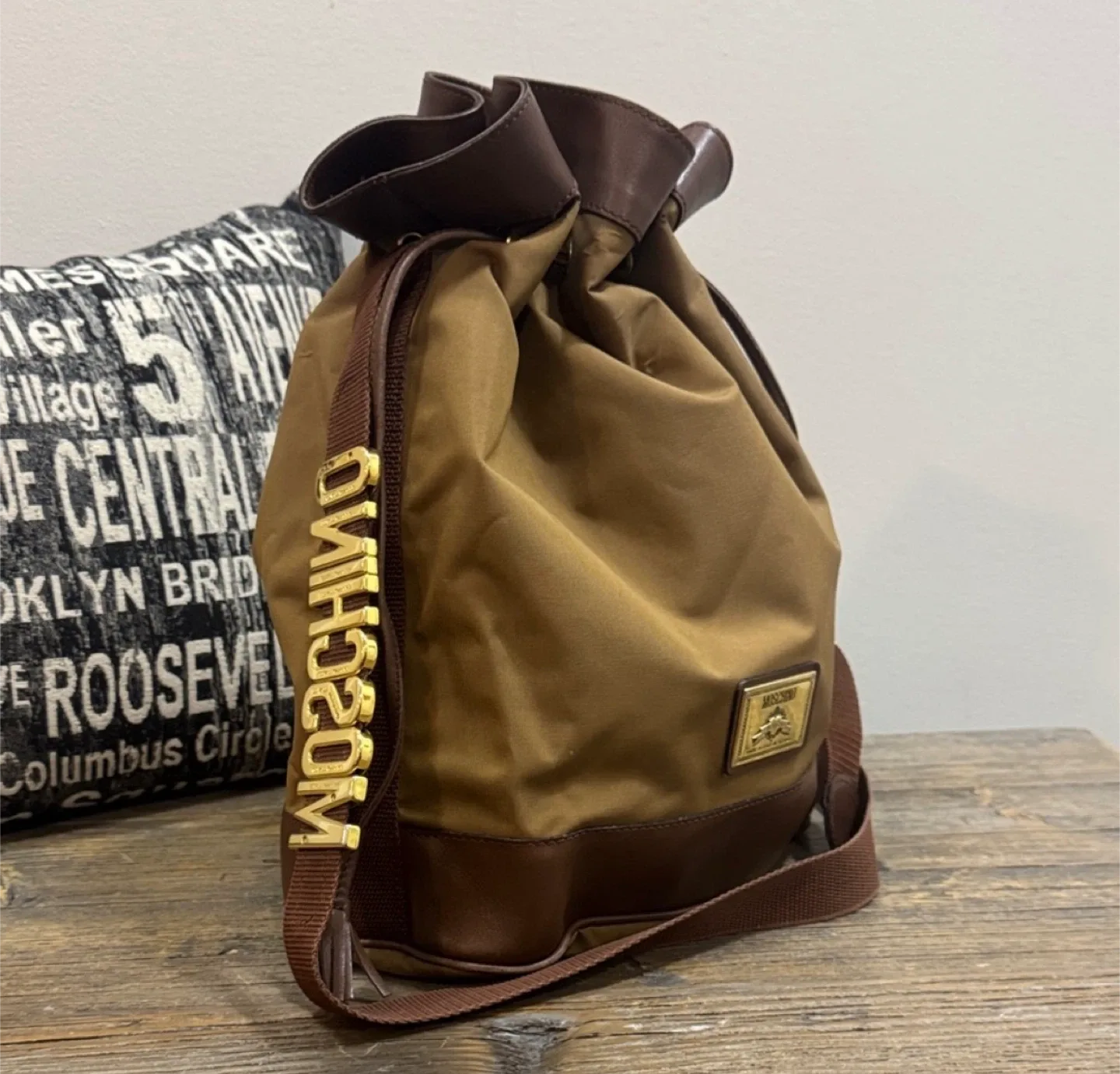 Vintahe moschino red wall bucket bag