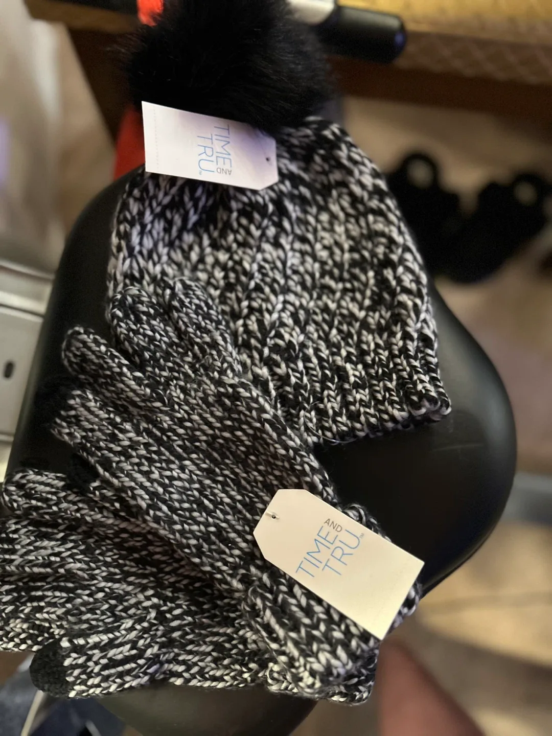 Time and Tru Hat & Glove Set - New