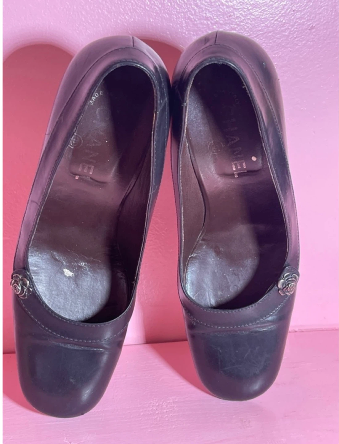 Chanel Camellia flower with embedded CC logo Heels - photo 3
