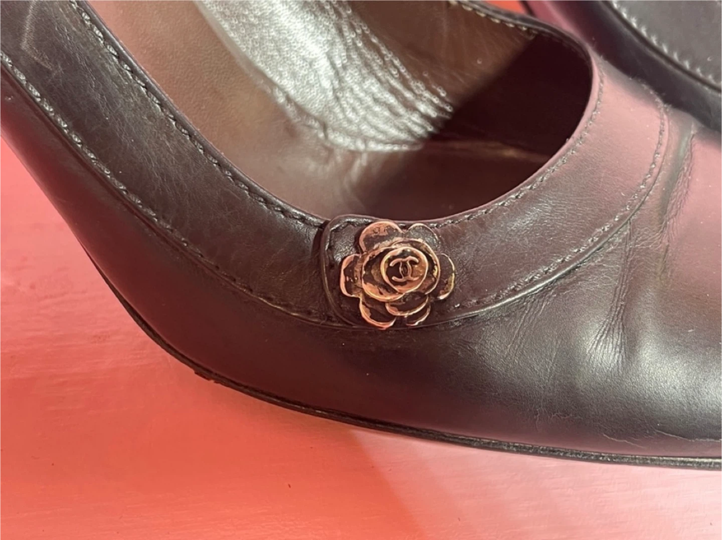 Chanel Camellia flower with embedded CC logo Heels - photo 2
