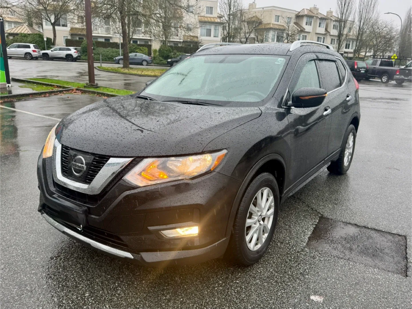 2017 Nissan Rouge SV AWD 65600kms