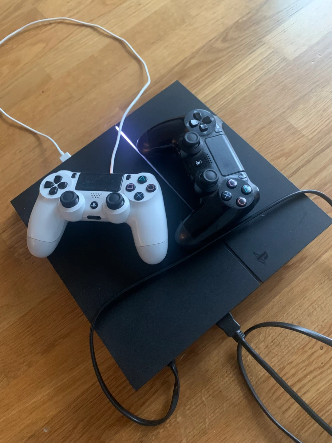 PlayStation 4 with 2 Controllers - photo 3