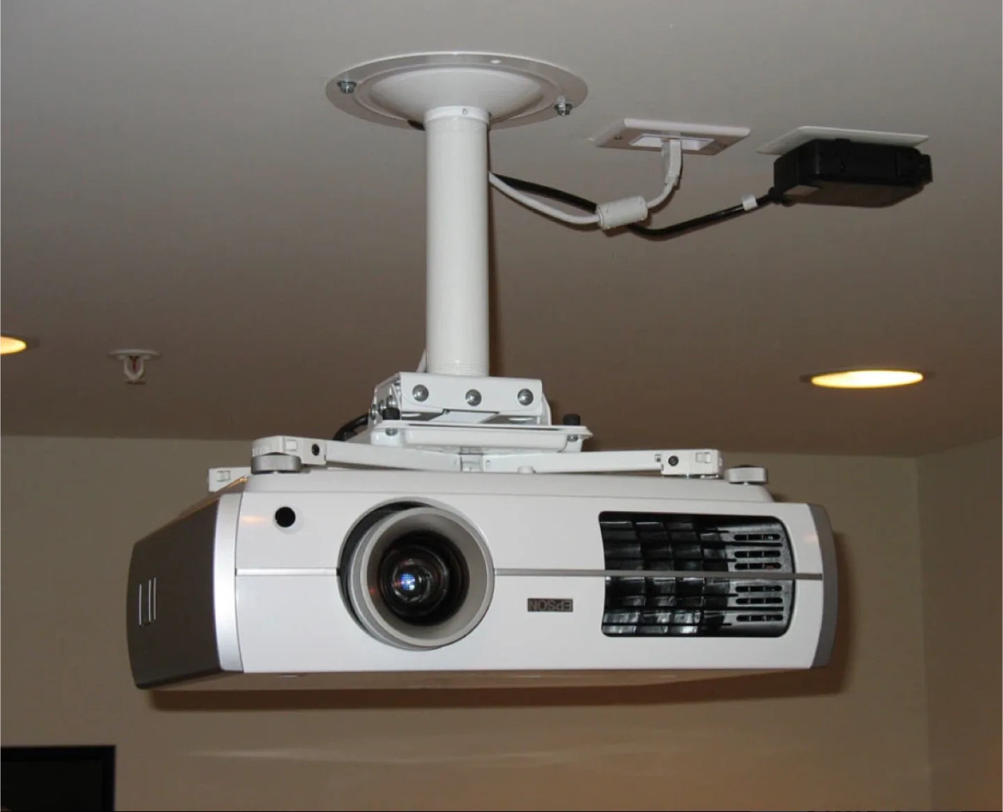 Epson PowerLite Home Cinema 8340 Projector