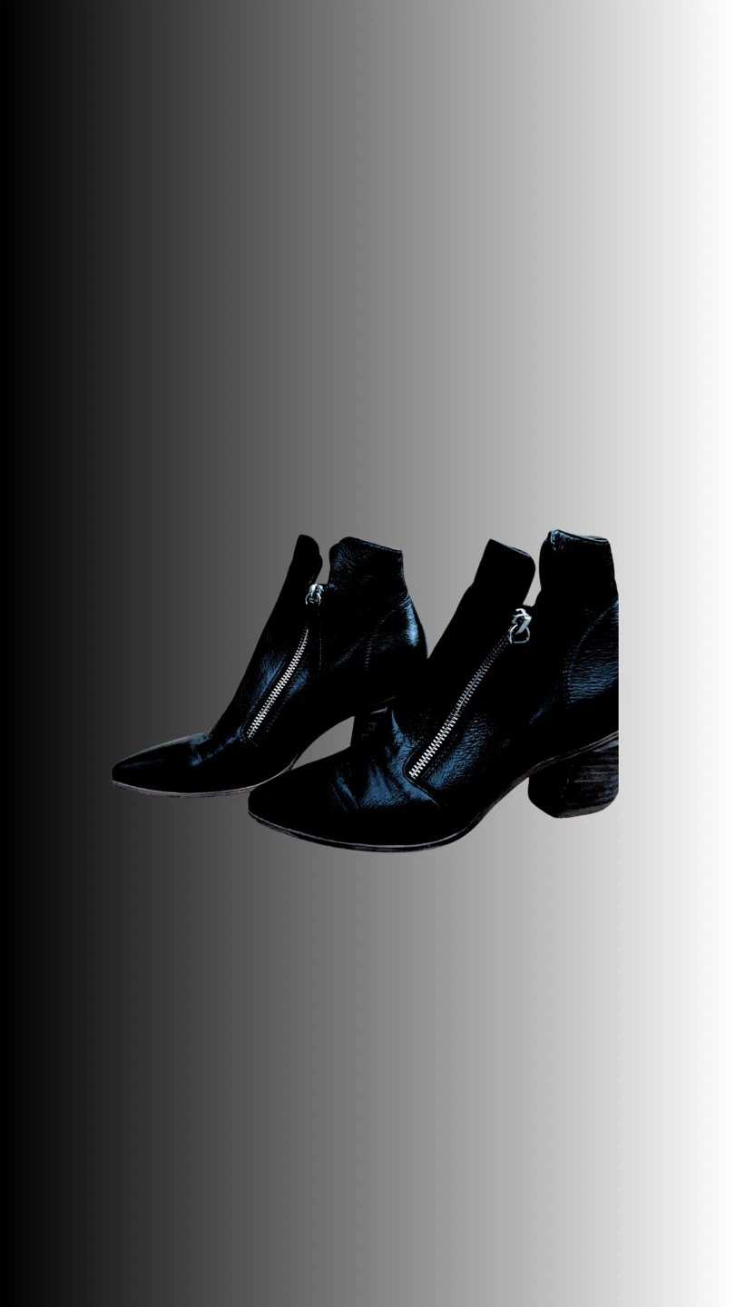 Django & Juliette Black Leather Booties - Size 38