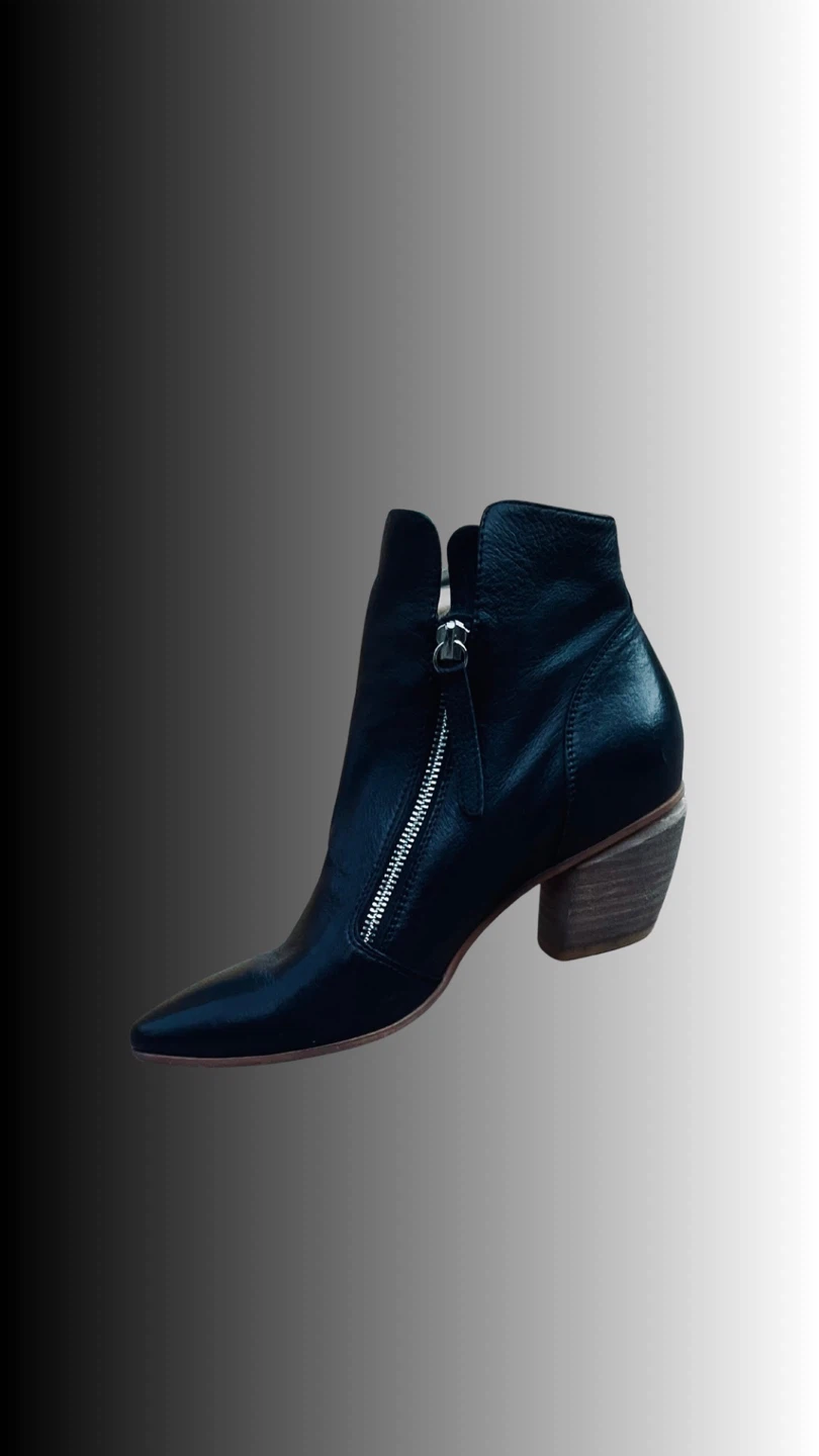 Django & Juliette Black Leather Booties - Size 38 - photo 4