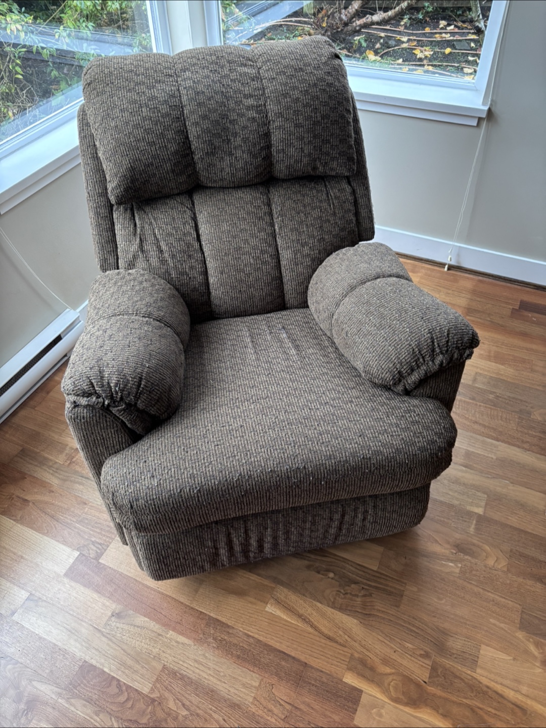Comfortable Brown Recliner - photo 2