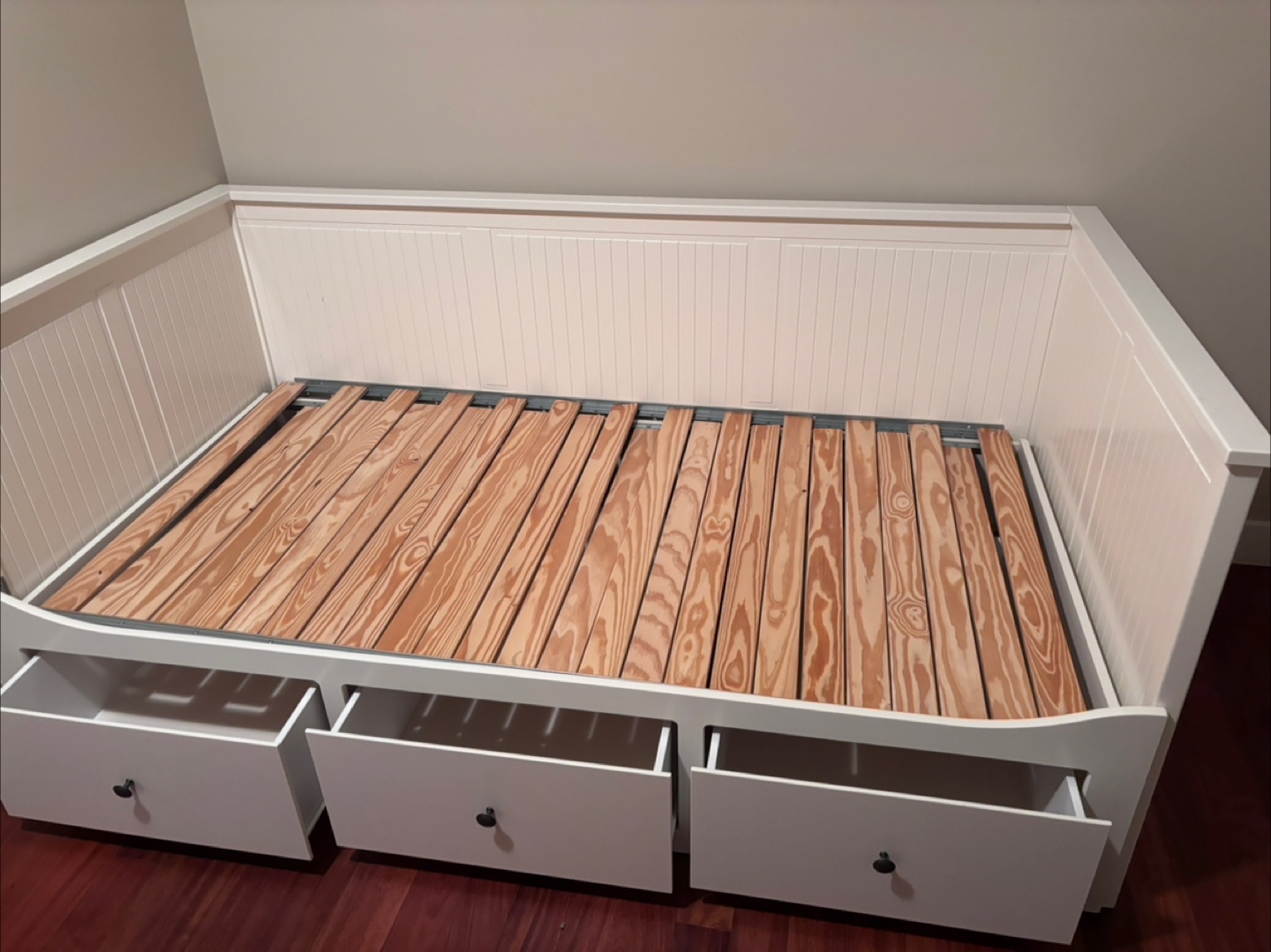 White Daybed with Drawers