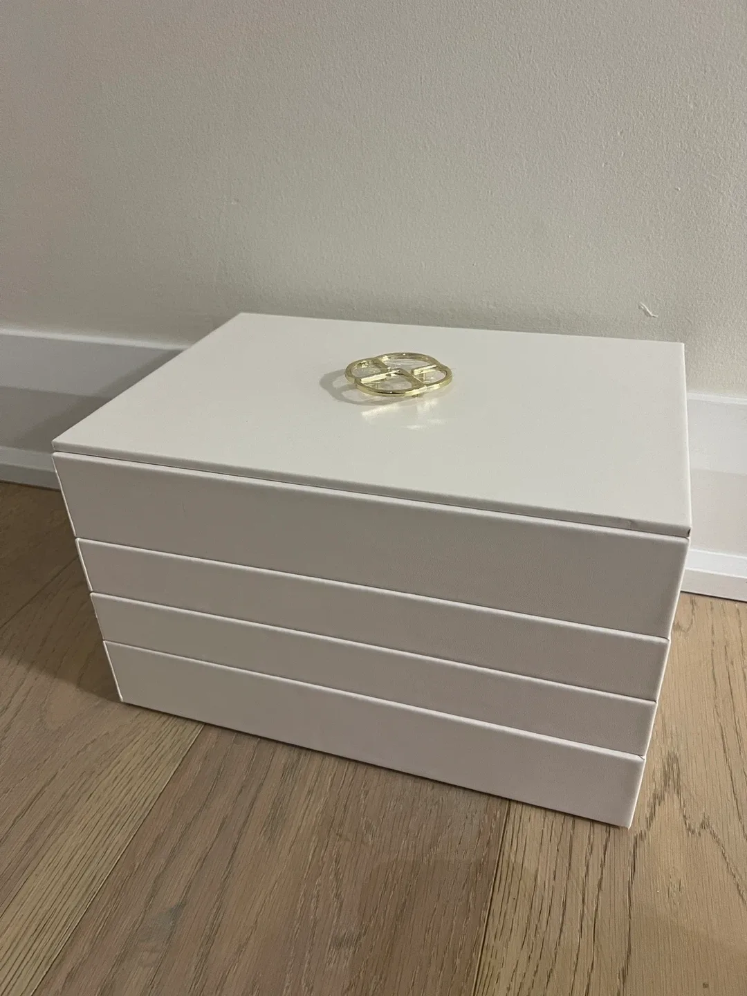 Vlando Jewelry Box Organizer, White