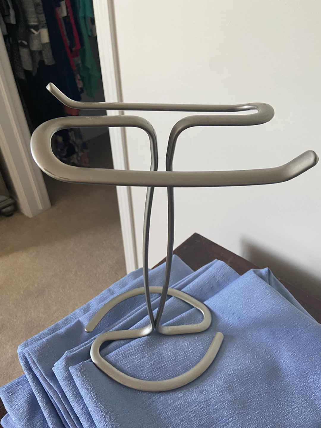 Towel rack