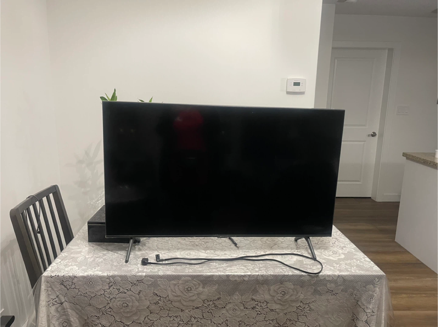 43 Samsung TV .. one year used in a good condition