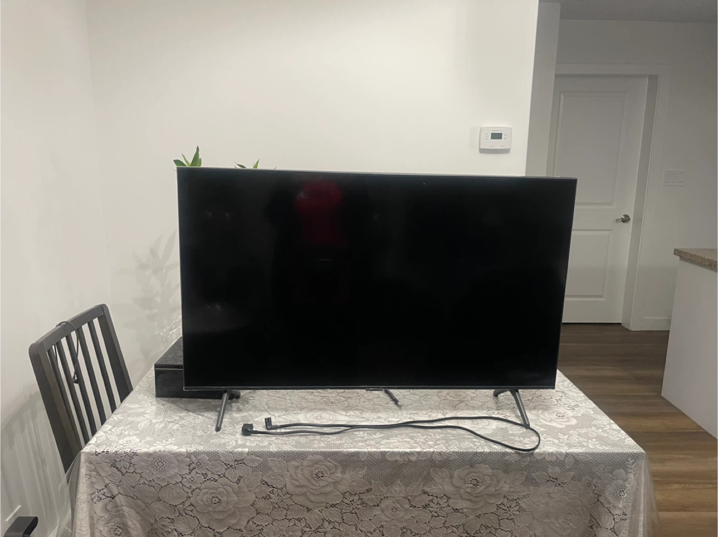 43 Samsung TV .. one year used in a good condition - photo 2