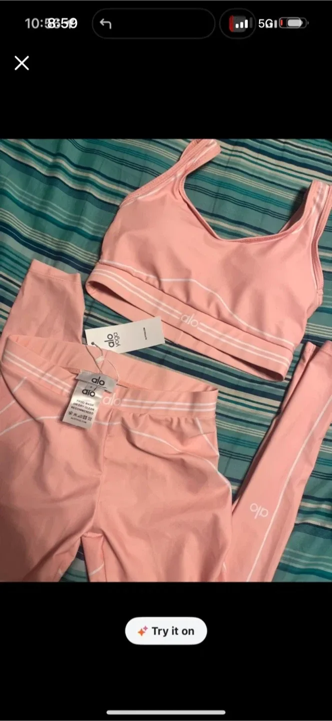 ALO Yoga Set - Bra & Leggings - Pink
