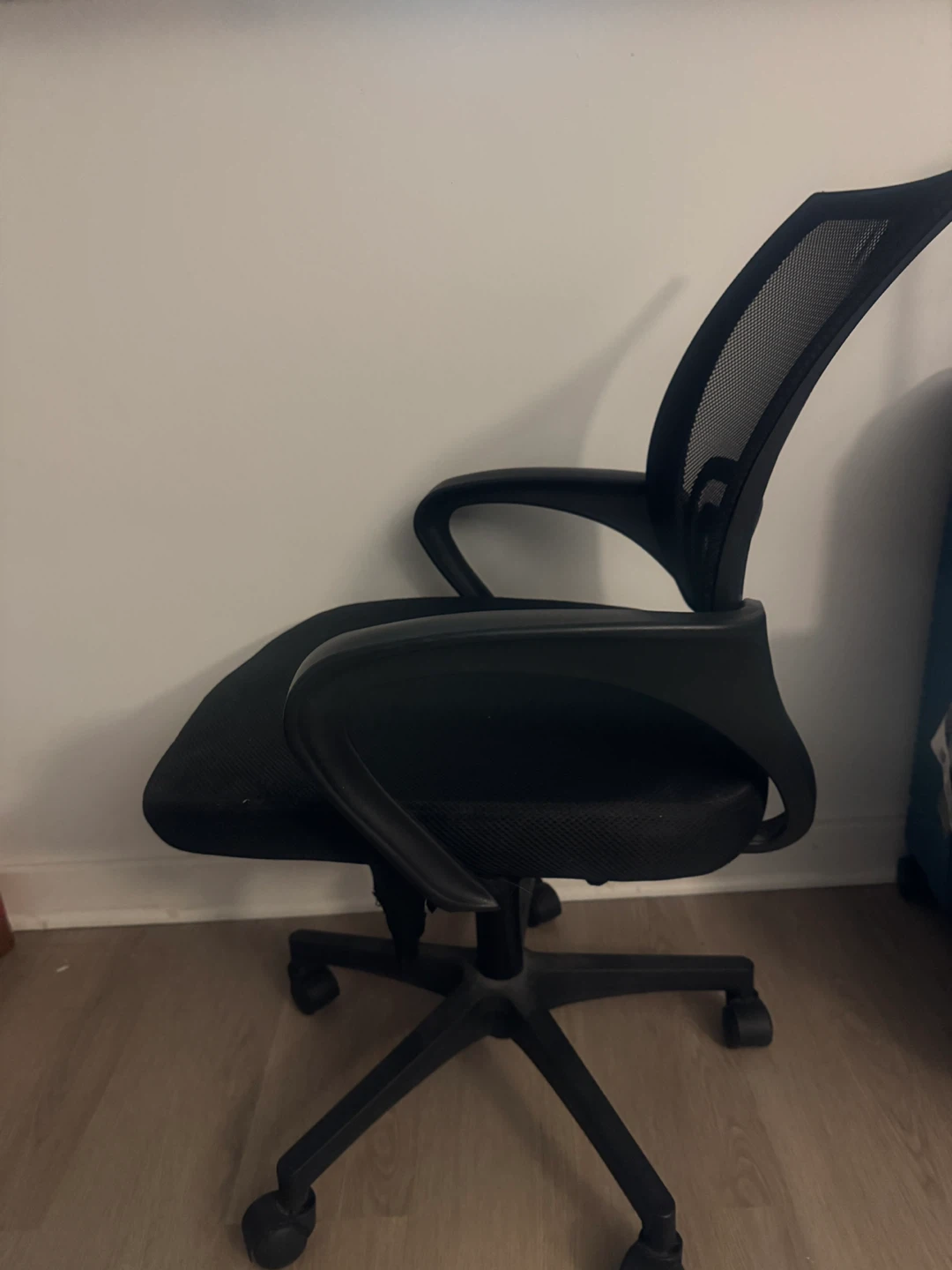 Black Mesh Office Chair - photo 3