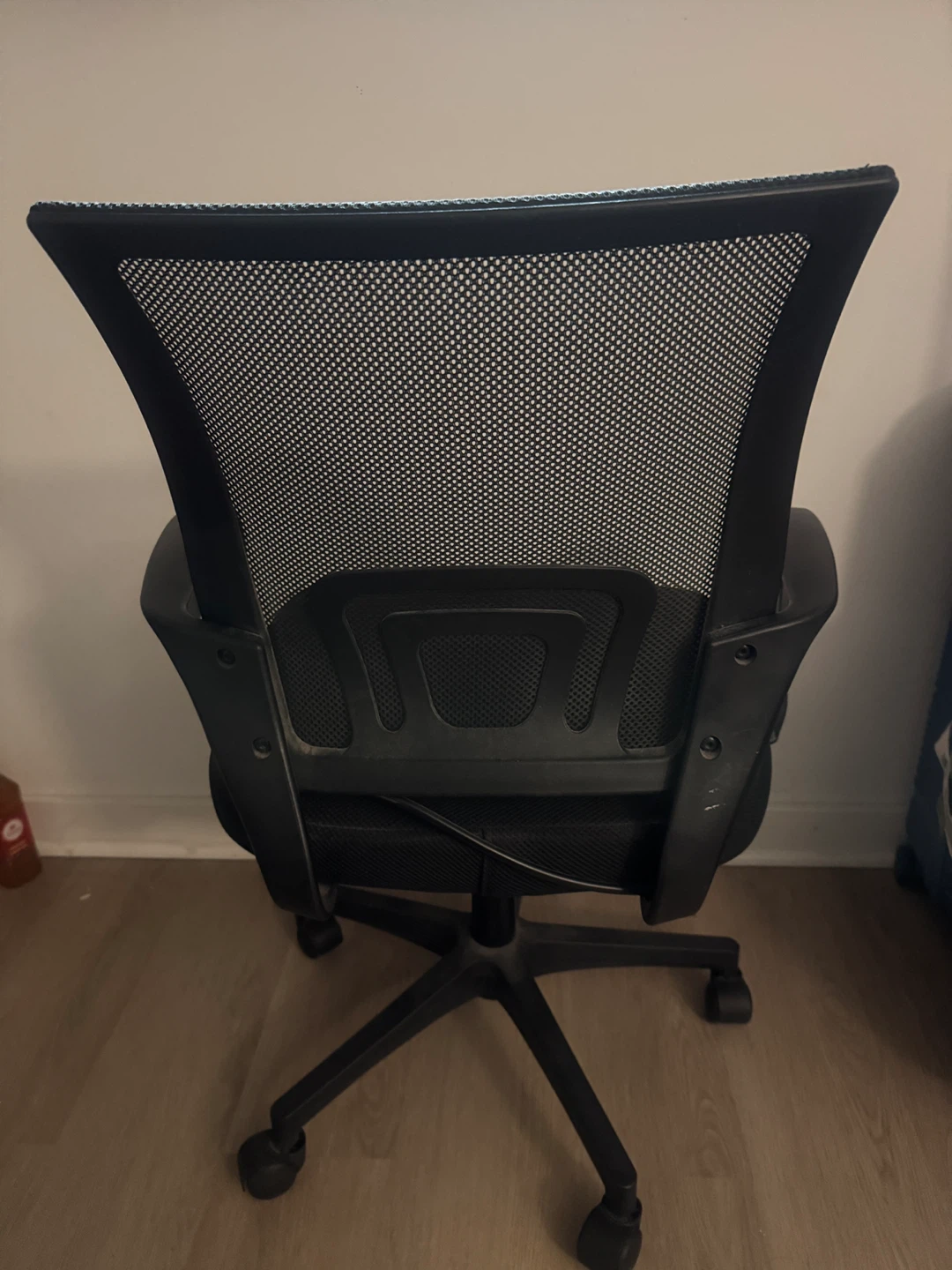 Black Mesh Office Chair - photo 2
