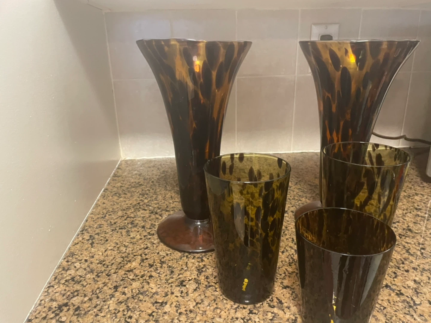 ✨ Tortoise-Shell Glass Decor Set – 2 Vases + 3 Glasses ✨ - photo 3