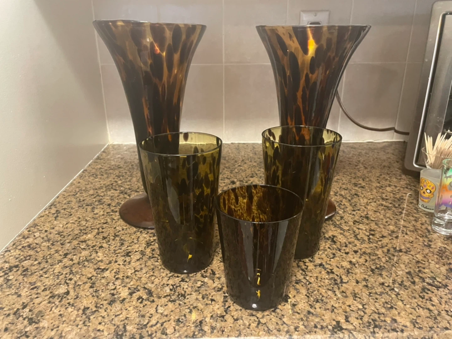 ✨ Tortoise-Shell Glass Decor Set – 2 Vases + 3 Glasses ✨