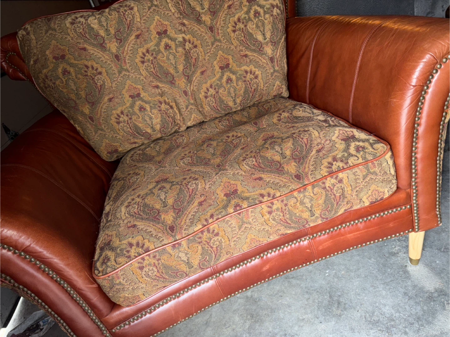 Huge Whiskey leather chair. Garage pick up - photo 2