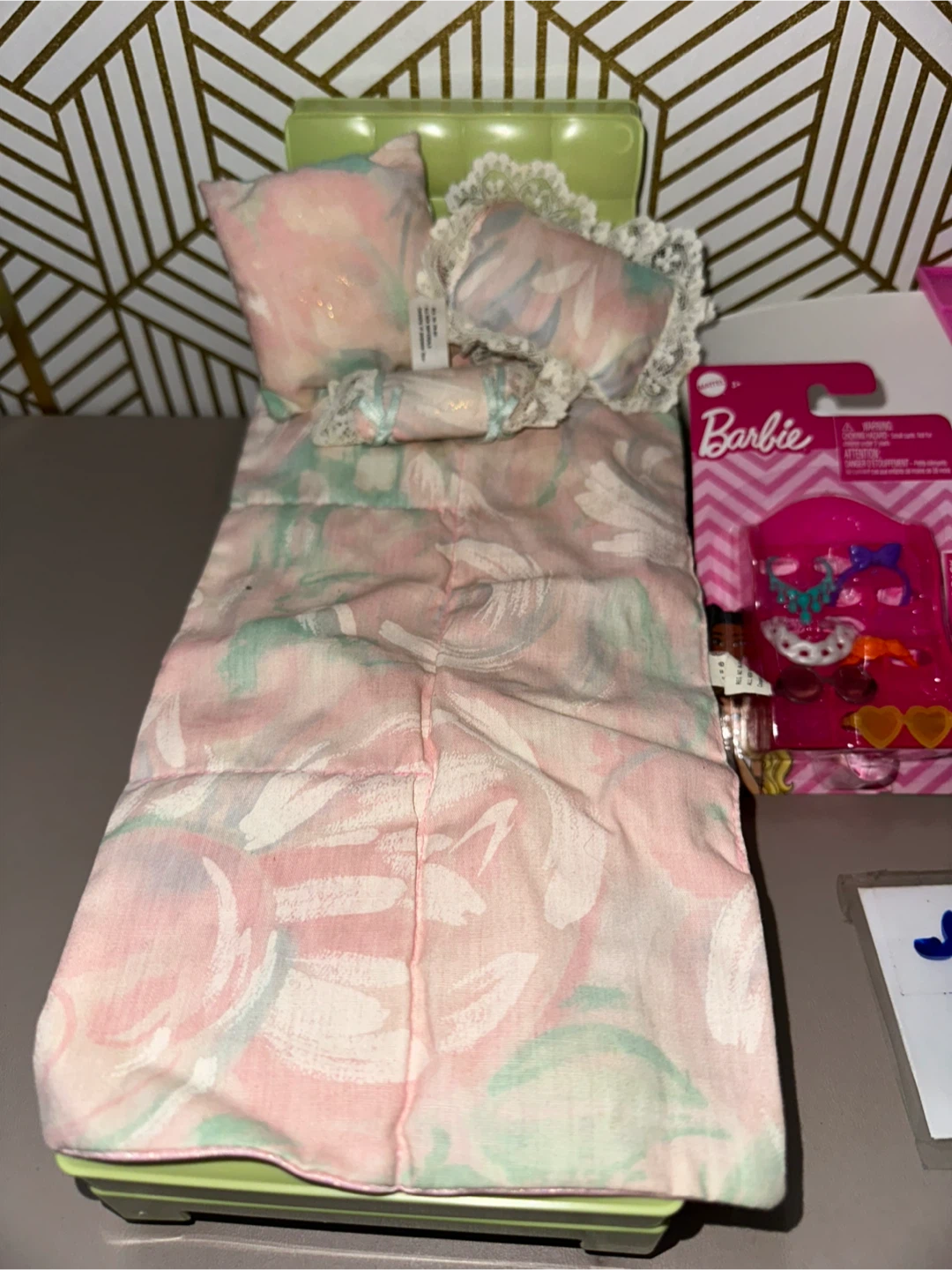 Barbie Dollhouse Furniture Lot includes Mattell TNT Barbie Doll! - photo 5