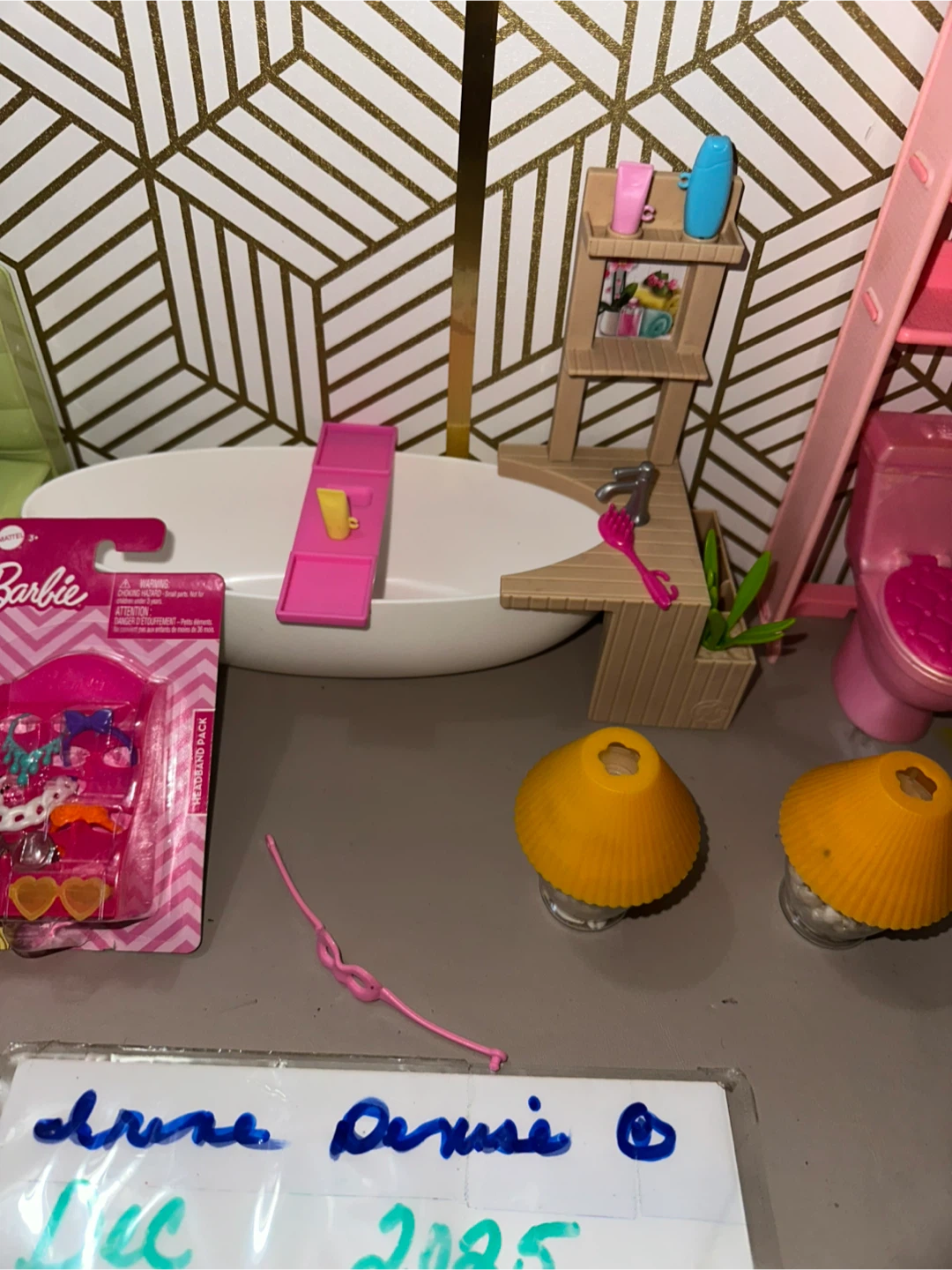 Barbie Dollhouse Furniture Lot includes Mattell TNT Barbie Doll! - photo 3
