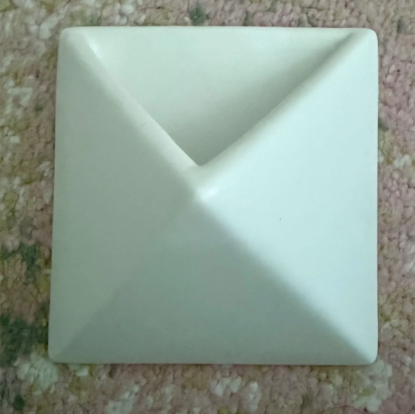 Umbra Wall Hanging Planter - Gold and White image indicator(3)