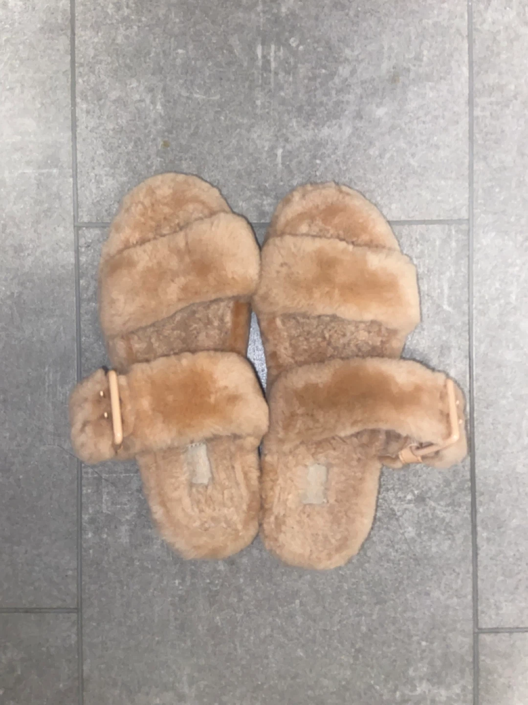 UGG Women's Fluff Yeah Slide Sandal Size 8