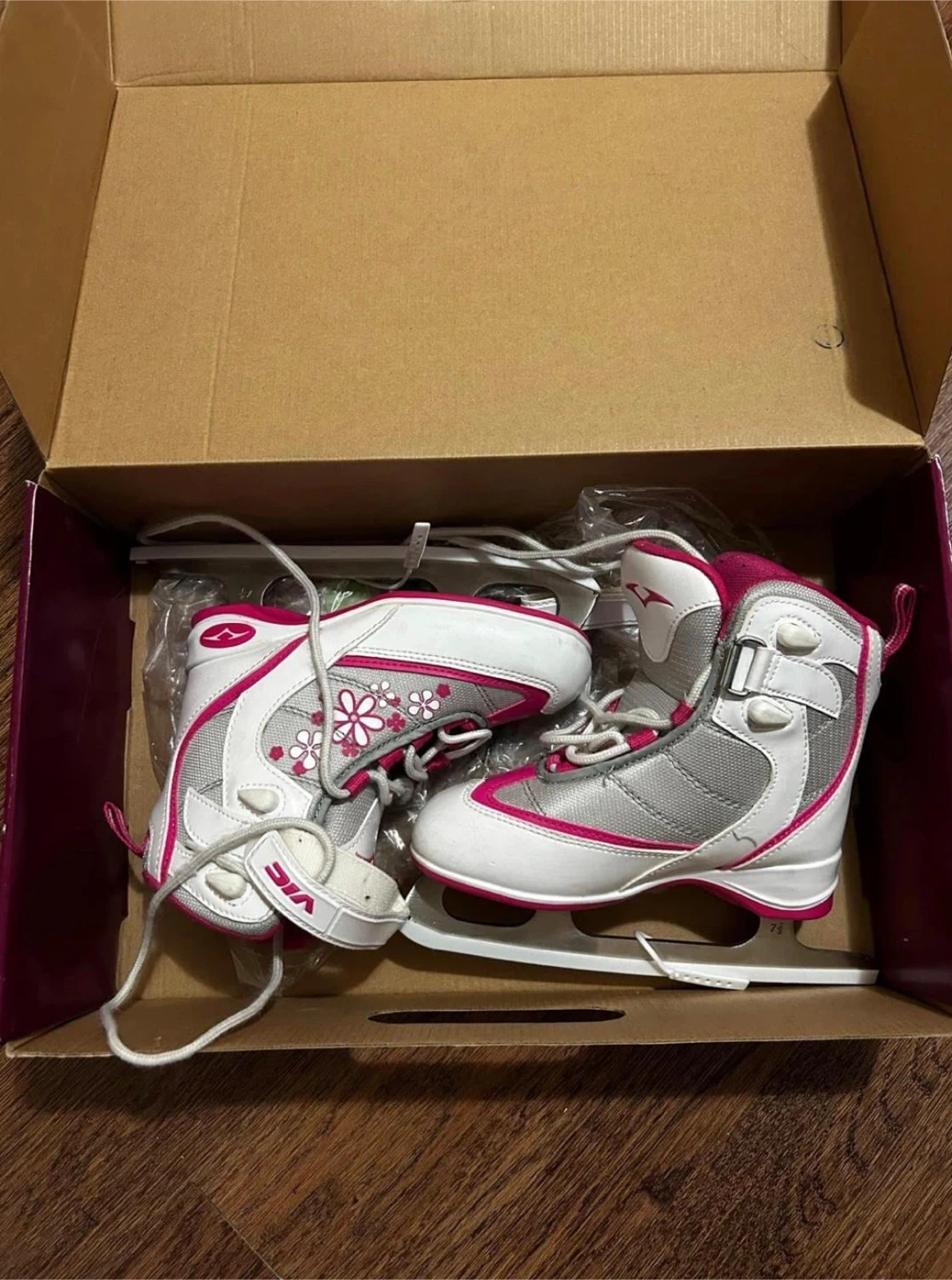 VIC Ice Skates - Size 13Y
