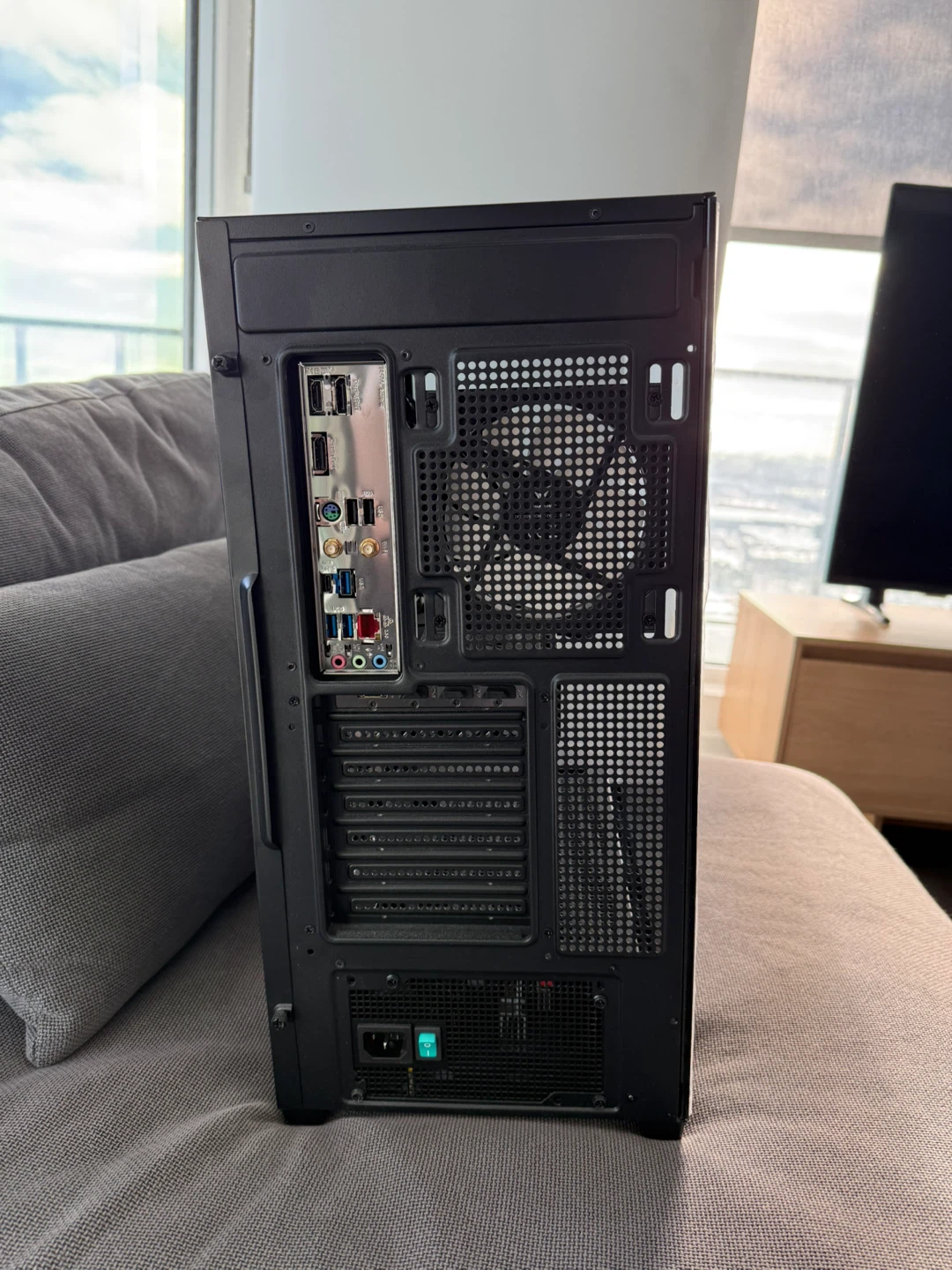 Black Gaming PC Tower - photo 3