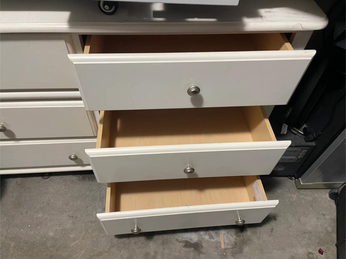 White 6-Drawer Dresser - photo 2