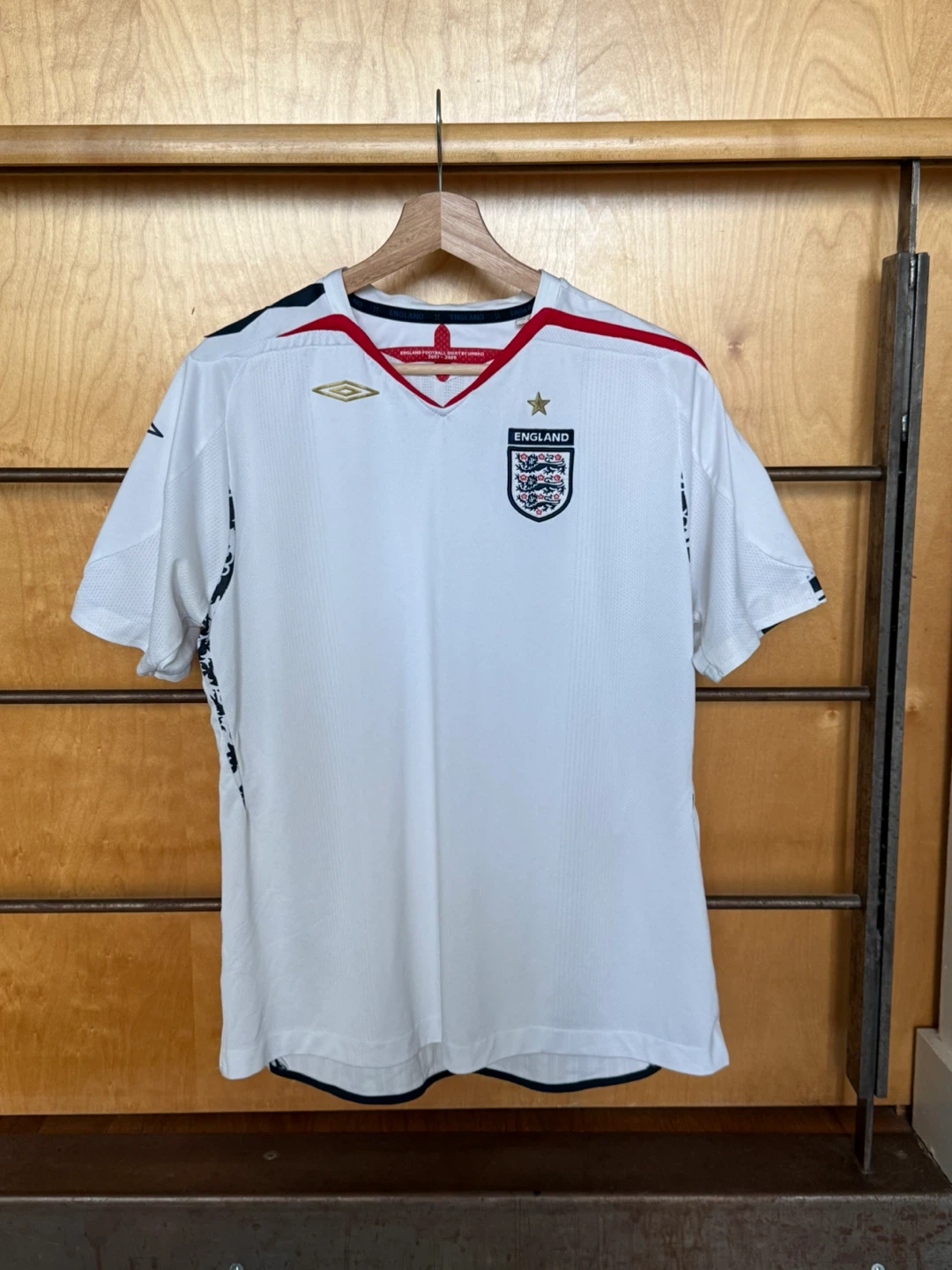Umbro England Football Shirt 2007-2009