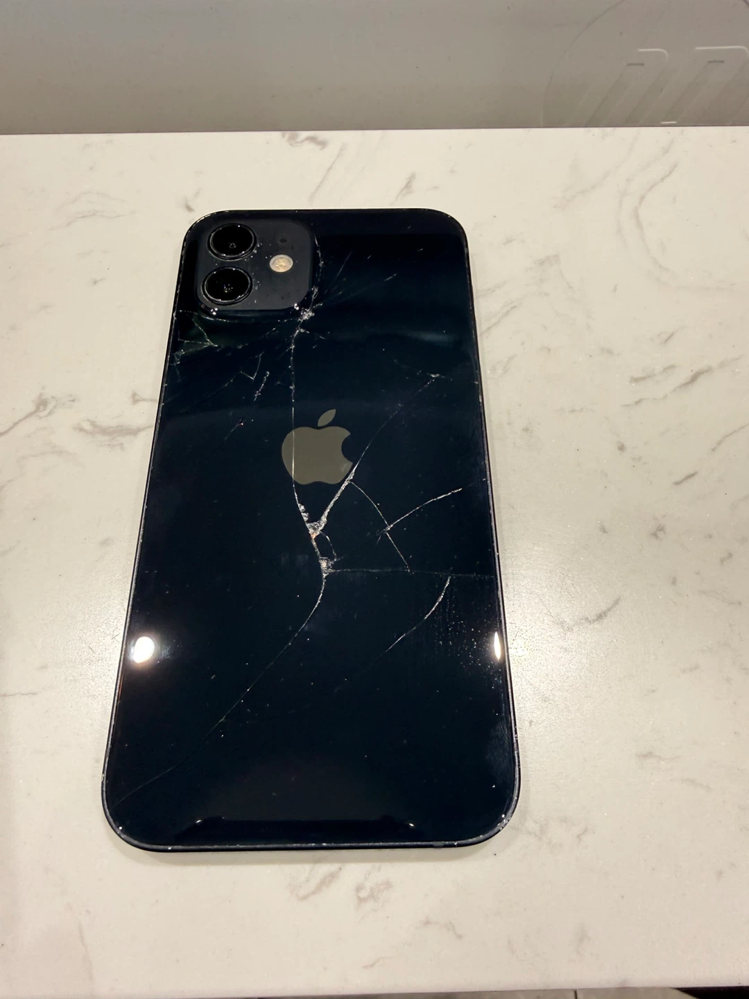 Cracked iPhone 12 128gb - photo 2