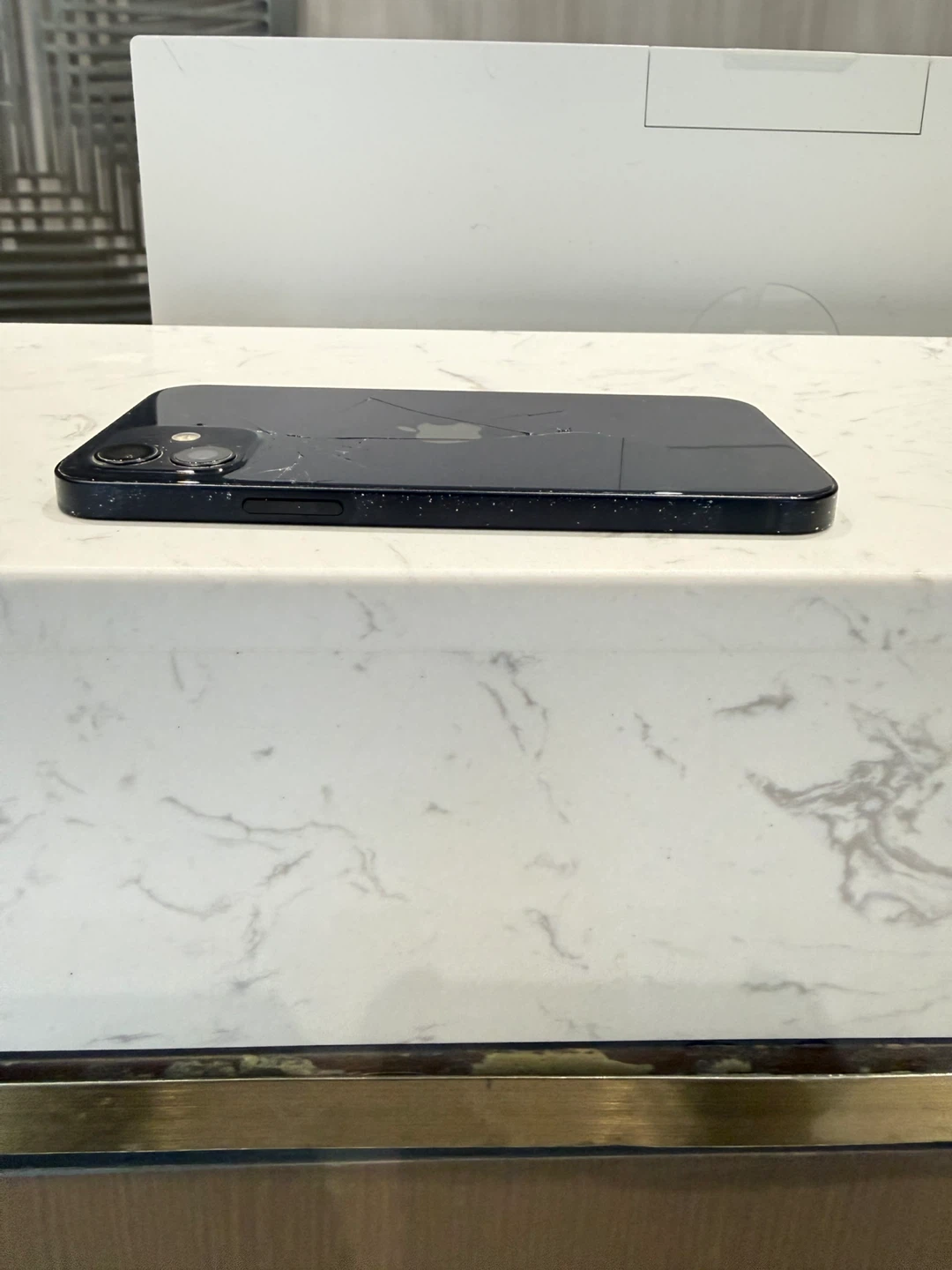 Cracked iPhone 12 128gb - photo 5