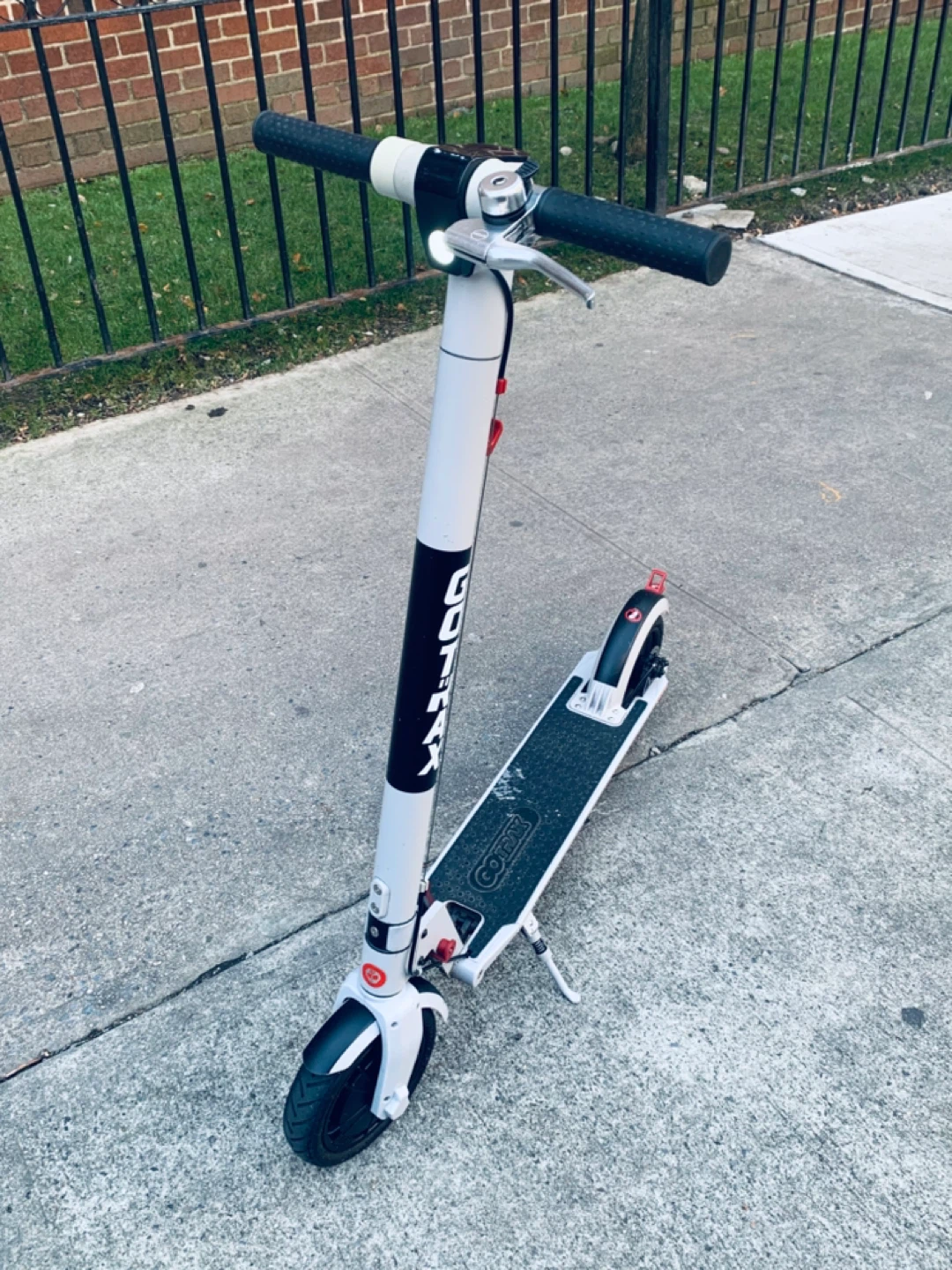 GOTRAX Electric Scooter new condition run fast 20MPH - photo 5