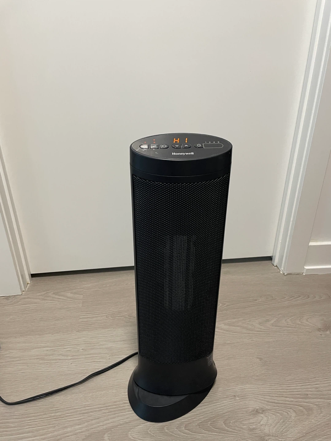 Honeywell HCE317BC Slim Ceramic Tower Heater - photo 5